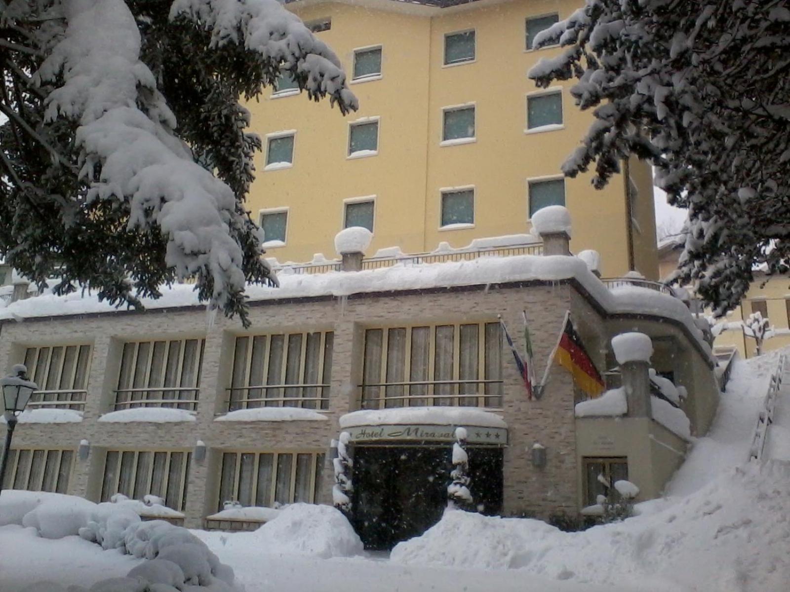 Hotel Miravalle 2000 Lizzano In Belvedere Exterior photo